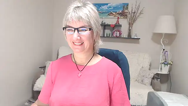 Snapshot of FleurMays chatting on October 15, 5:18 am FleurMays online show from October 15, 5:18 am