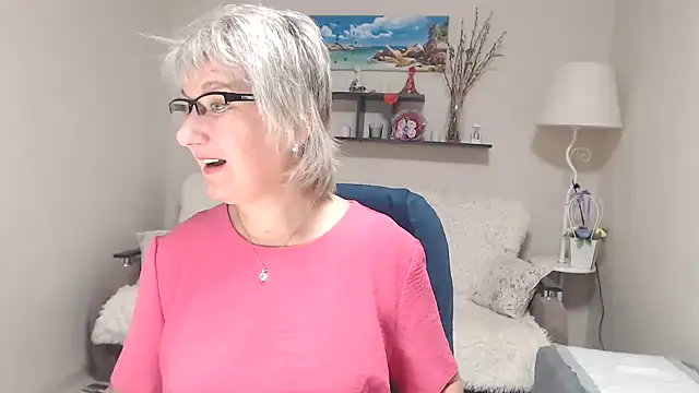 Snapshot of FleurMays chatting on October 17, 5:21 am FleurMays online show from October 17, 5:21 am