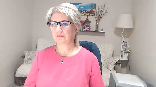 Snapshot of FleurMays chatting on October 18, 4:15 am FleurMays online show from October 18, 4:15 am