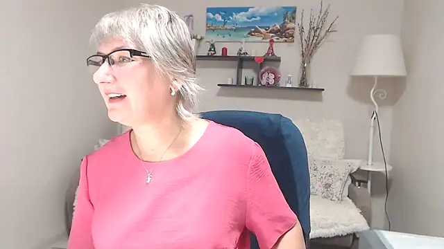 Snapshot of FleurMays chatting on October 20, 5:08 am FleurMays online show from October 20, 5:08 am