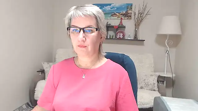 Snapshot of FleurMays chatting on October 26, 9:15 am FleurMays online show from October 26, 9:15 am