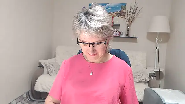 Snapshot of FleurMays chatting on November 16, 3:45 am FleurMays online show from November 16, 3:45 am