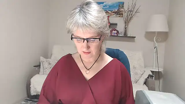 Snapshot of FleurMays chatting on December 2, 4:29 am FleurMays online show from December 2, 4:29 am