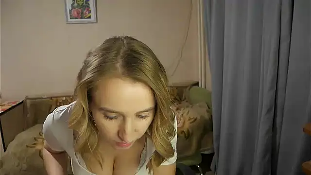 Snapshot of Sophiloren chatting on January 26, 5:44 pm Sophiloren online show from January 26, 5:44 pm