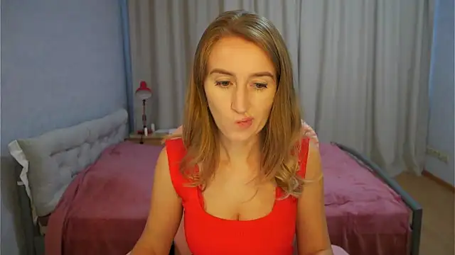 Snapshot of Sophiloren chatting on June 13, 3:54 pm Sophiloren online show from June 13, 3:54 pm