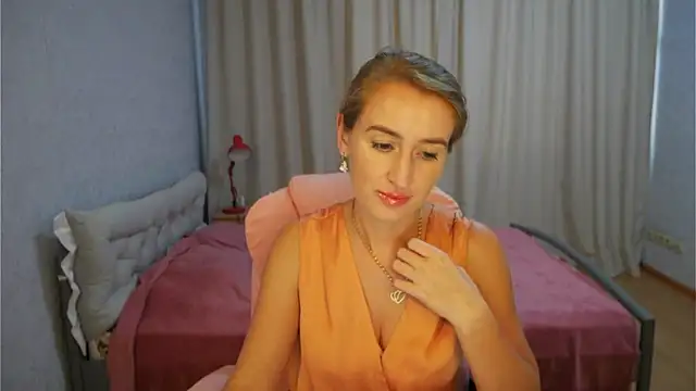 Snapshot of Sophiloren chatting on July 20, 3:36 pm Sophiloren online show from July 20, 3:36 pm