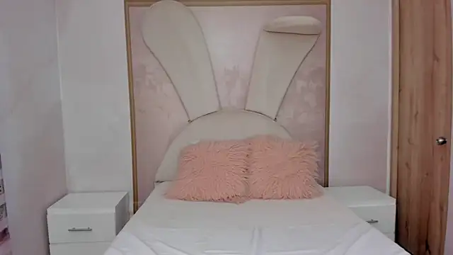 Leah Sweetie online show from February 11, 5:29 pm