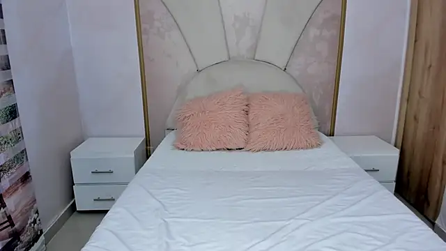 Leah Sweetie online show from February 26, 11:20 am