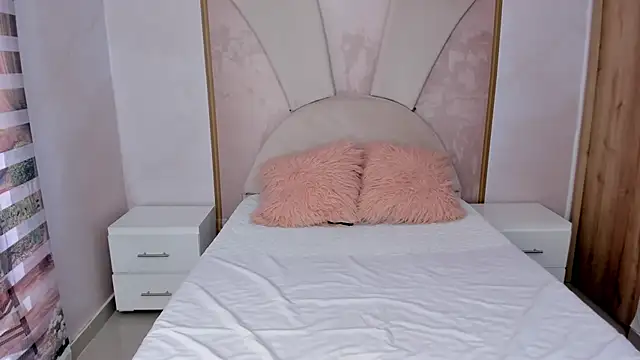 Leah Sweetie online show from February 26, 5:39 pm