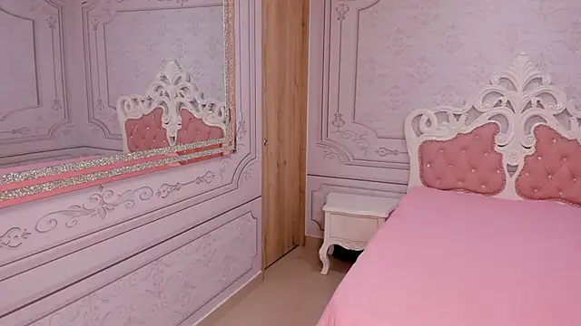 Leah Sweetie online show from March 6, 2:40 pm