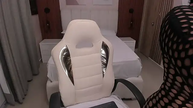 Leah Sweetie online show from October 2, 10:22 am