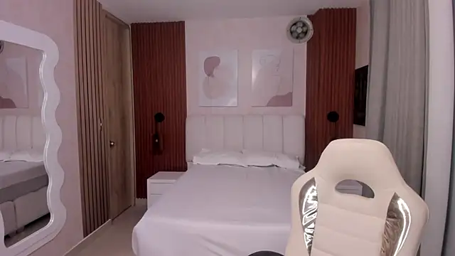 Leah Sweetie online show from October 8, 10:13 am