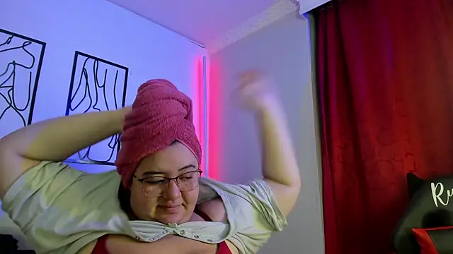 Snapshot of RubyPirsso18 chatting on January 17, 7:05 pm RubyPirsso18 online show from January 17, 7:05 pm