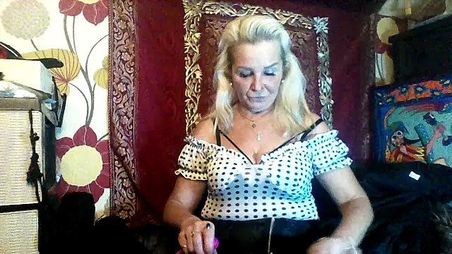 CassandraSandra44 online show from December 18, 4:35 pm