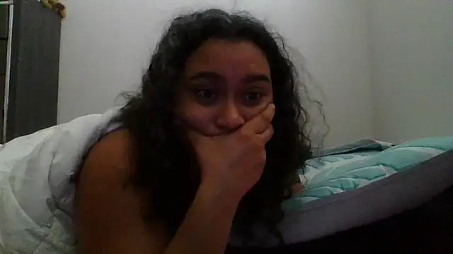 cinnaminnie online show from November 15, 4:47 pm