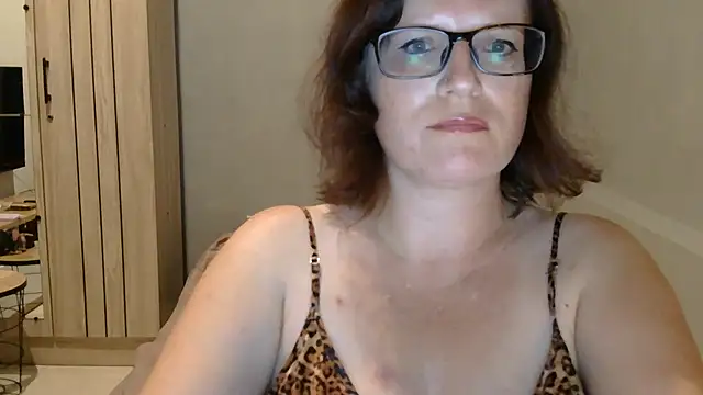 Snapshot of CrimsonMistress chatting on September 13, 10:09 pm CrimsonMistress online show from September 13, 10:09 pm