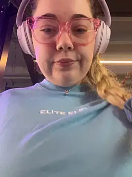 brooklynivy online show from October 11, 11:36 pm