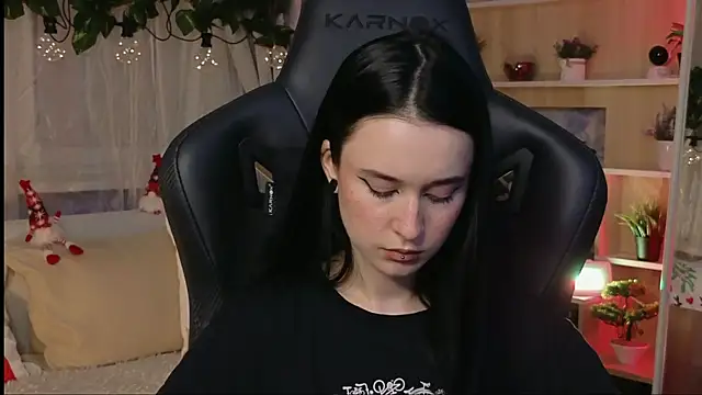 KiraLiLime online show from February 6, 3:41 pm