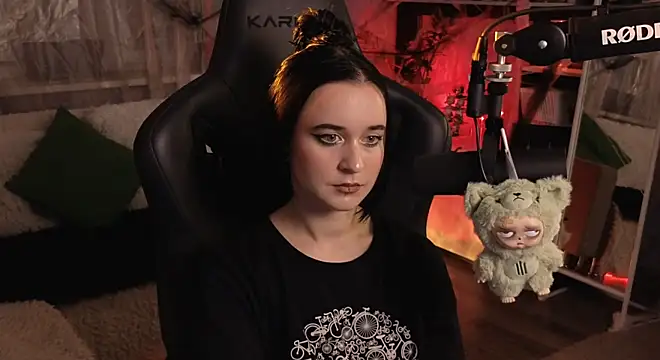 KiraLiLime online show from November 2, 5:59 pm