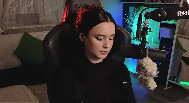 KiraLiLime online show from November 28, 4:31 pm