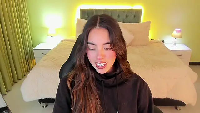 Snapshot of _Charlotte_evans_1 chatting on November 12, 12:22 am Charlotte evans 1 online show from November 12, 12:22 am