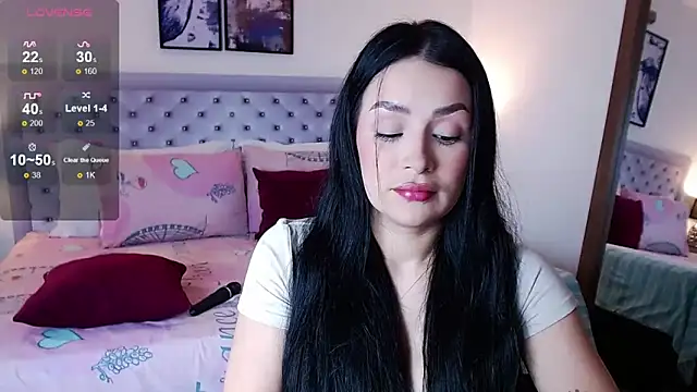 Snapshot of sarascottt chatting on December 19, 5:29 pm sarascottt online show from December 19, 5:29 pm