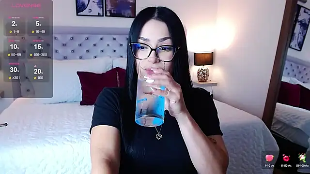 Snapshot of sarascottt chatting on February 13, 2:52 pm sarascottt online show from February 13, 2:52 pm