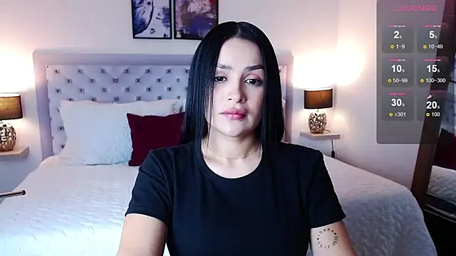 Snapshot of sarascottt chatting on March 18, 2:26 pm sarascottt online show from March 18, 2:26 pm