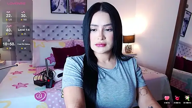 Snapshot of sarascottt chatting on October 4, 3:32 pm sarascottt online show from October 4, 3:32 pm