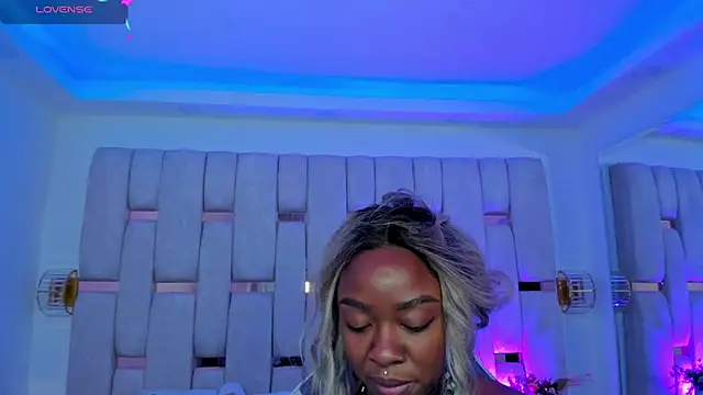 mia schwarz online show from April 8, 9:48 pm