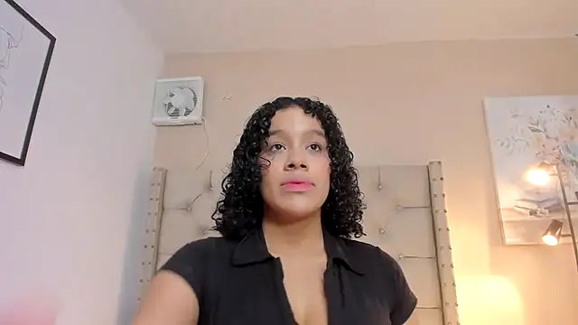 Snapshot of vanesasexyhot21 chatting on October 6, 2:42 am vanesasexyhot21 online show from October 6, 2:42 am