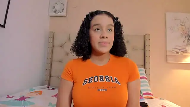 Snapshot of vanesasexyhot21 chatting on October 13, 2:33 am vanesasexyhot21 online show from October 13, 2:33 am