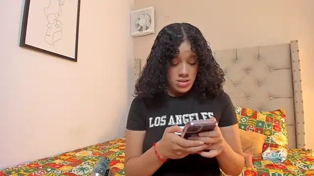 Snapshot of vanesasexyhot21 chatting on November 22, 2:54 am vanesasexyhot21 online show from November 22, 2:54 am