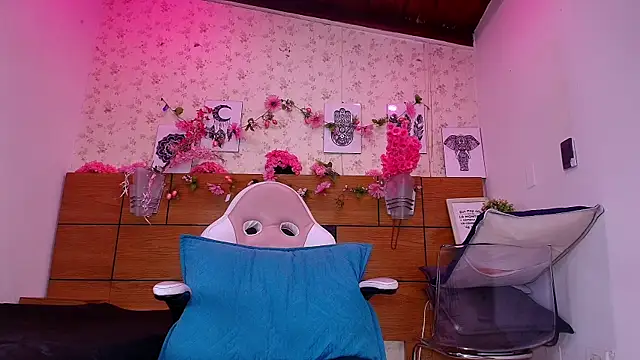 aisha sh online show from September 20, 11:55 am