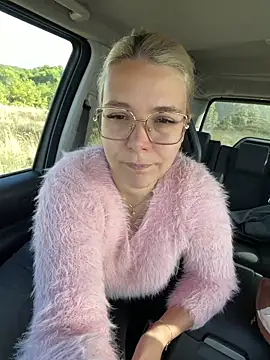 EmyLana online show from September 27, 8:30 am