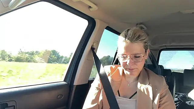 EmyLana online show from October 12, 8:24 am