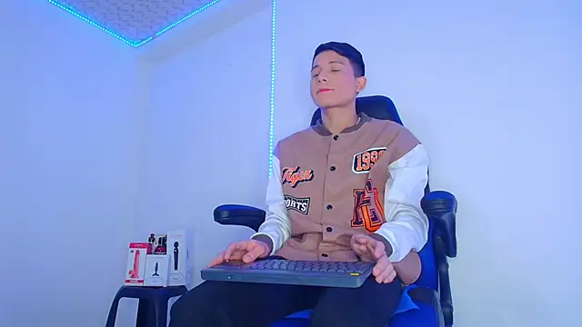 bryamer 19 online show from March 13, 2:38 am