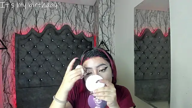 Snapshot of larissa01_ chatting on January 28, 2:53 am larissa01 online show from January 28, 2:53 am