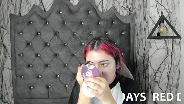 Snapshot of larissa01_ chatting on February 5, 3:13 am larissa01 online show from February 5, 3:13 am