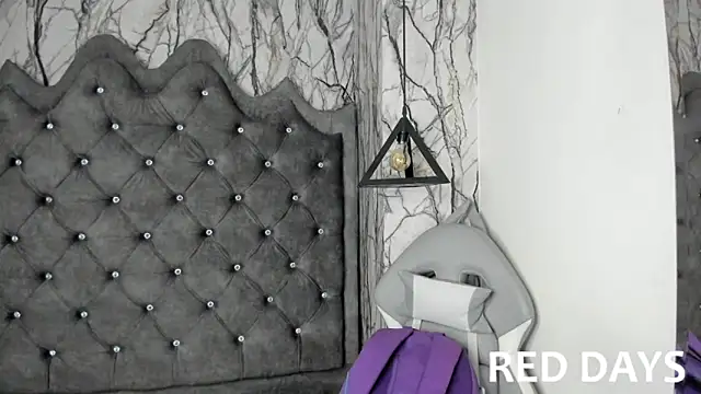 Snapshot of larissa01_ chatting on February 6, 2:33 am larissa01 online show from February 6, 2:33 am