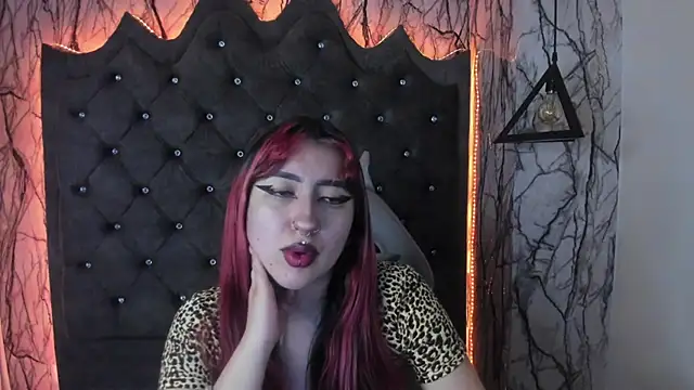 Snapshot of larissa01_ chatting on February 17, 3:04 am larissa01 online show from February 17, 3:04 am