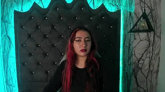 Snapshot of larissa01_ chatting on February 20, 3:12 am larissa01 online show from February 20, 3:12 am