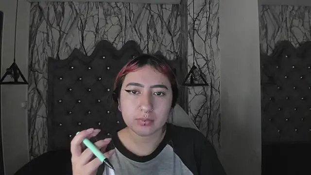 Snapshot of larissa01_ chatting on March 6, 3:13 am larissa01 online show from March 6, 3:13 am