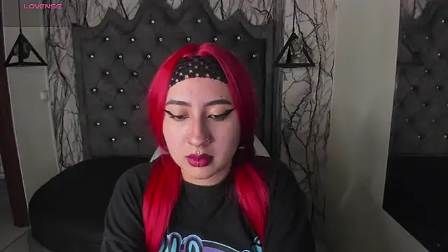 Snapshot of larissa01_ chatting on March 8, 3:06 am larissa01 online show from March 8, 3:06 am