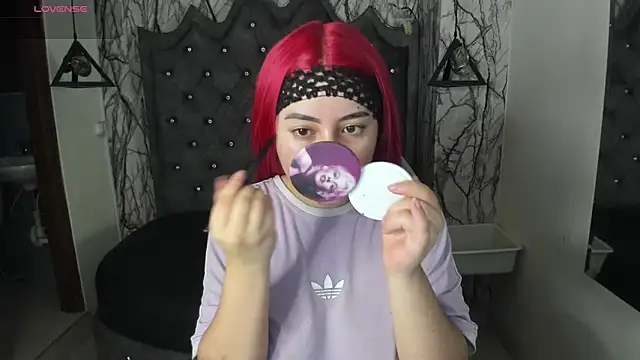 Snapshot of larissa01_ chatting on March 9, 3:01 am larissa01 online show from March 9, 3:01 am