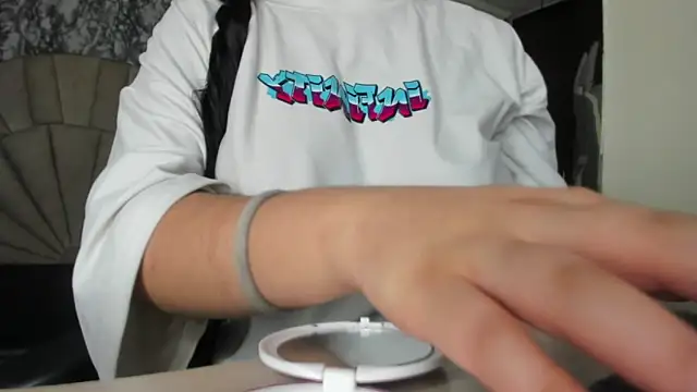 Snapshot of larissa01_ chatting on March 14, 2:31 am larissa01 online show from March 14, 2:31 am