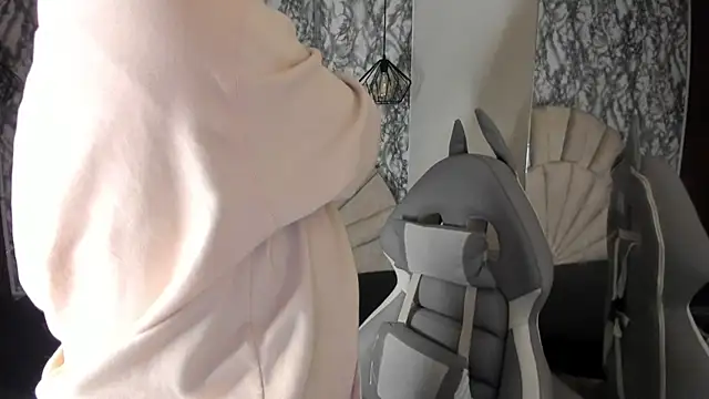 Snapshot of larissa01_ chatting on March 17, 11:00 am larissa01 online show from March 17, 11:00 am