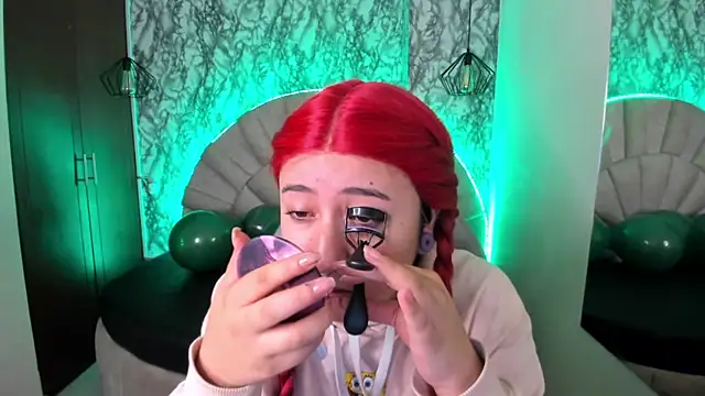 Snapshot of larissa01_ chatting on March 18, 3:09 am larissa01 online show from March 18, 3:09 am