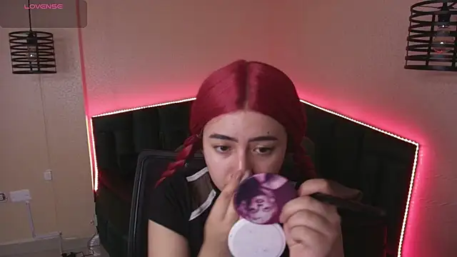 Snapshot of larissa01_ chatting on March 20, 3:02 am larissa01 online show from March 20, 3:02 am