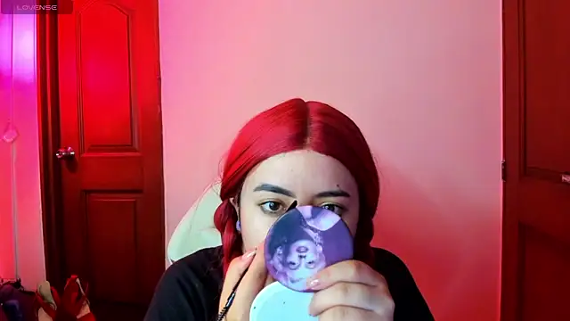 Snapshot of larissa01_ chatting on March 21, 2:50 am larissa01 online show from March 21, 2:50 am